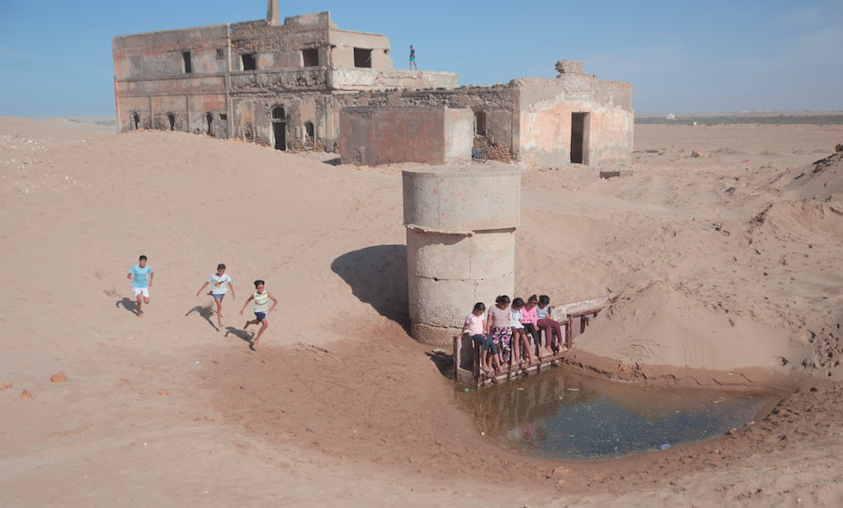 De nos jours, quelque part au bord de la Méditerranée…