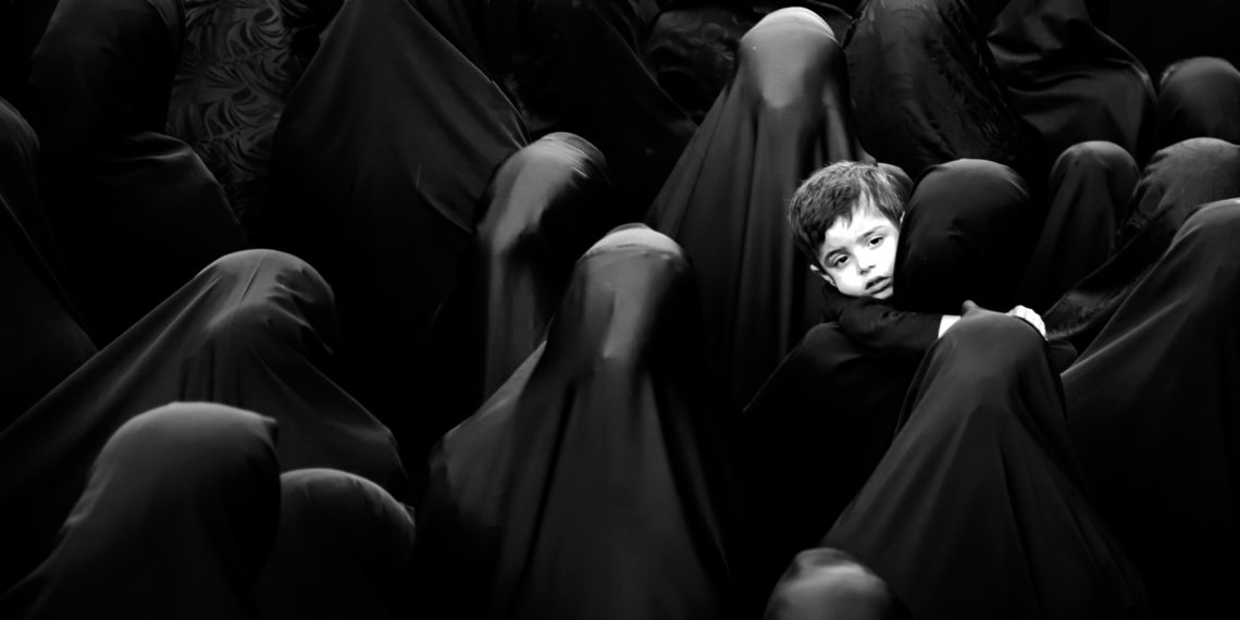 تاريخ الإيرانيات مع الحجاب: من المنع إلى الفرض وما بينهما