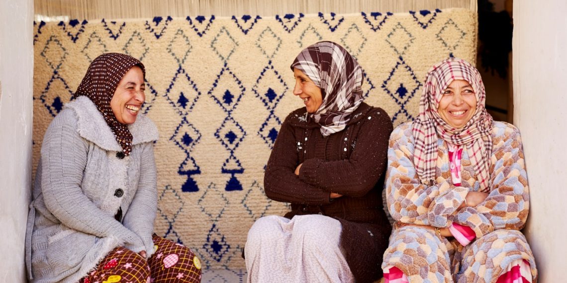Morocco: Across the mountains, women weavers at work