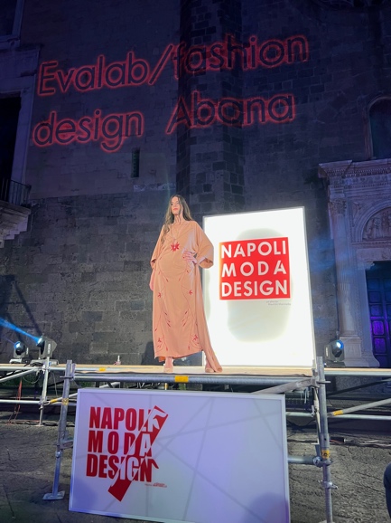 Alcuni momenti del defilé di EVALab a Napoli Moda Design, nella cornice del Maschio Angioino, il 10 giugno 2023.