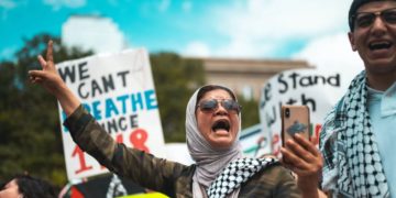 نسويّات مع فلسطين، وأخريات ليس تماماً… مَن هنّ؟