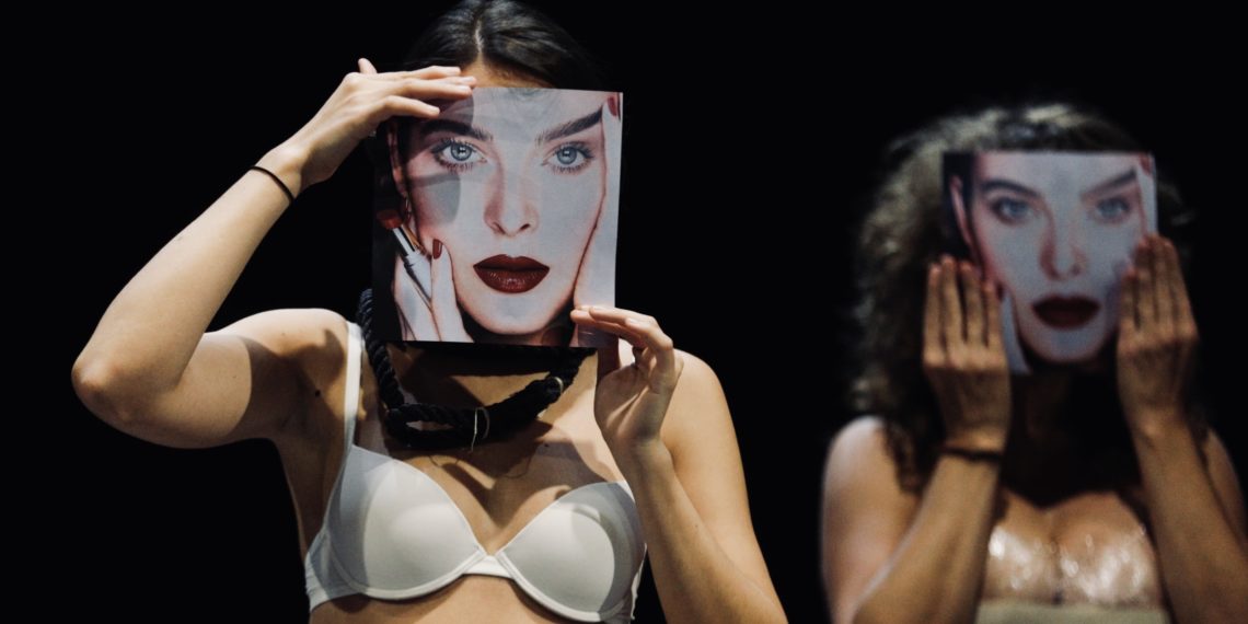 Nu en scène. Le corps féministe