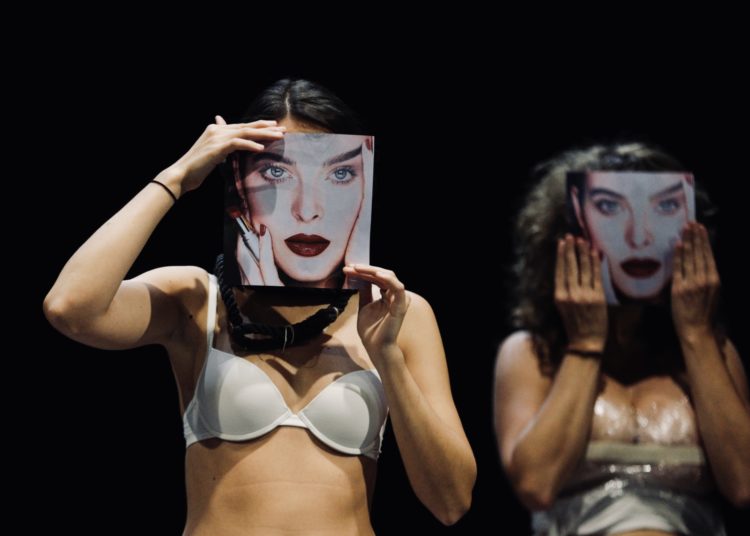 Nu en scène. Le corps féministe