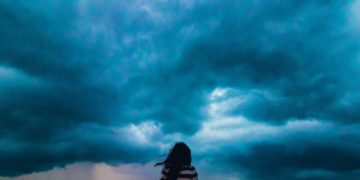 Des maisons englouties dans les eaux et des enfants mordus par le froid… Les Femmes libanaises exposées aux tempêtes