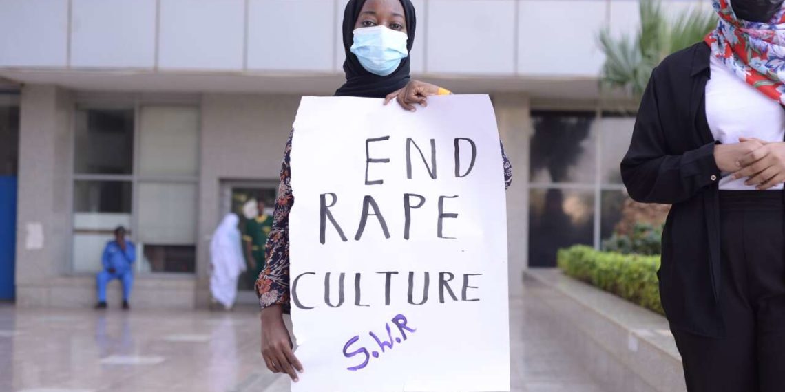 في السودان حرب على النساء… اغتصاب وسبايا وإحراق!