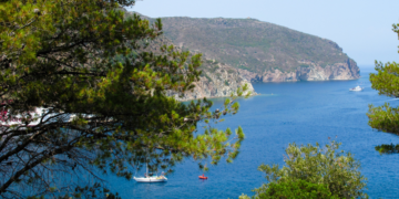 Femmes des îles en Méditerranée