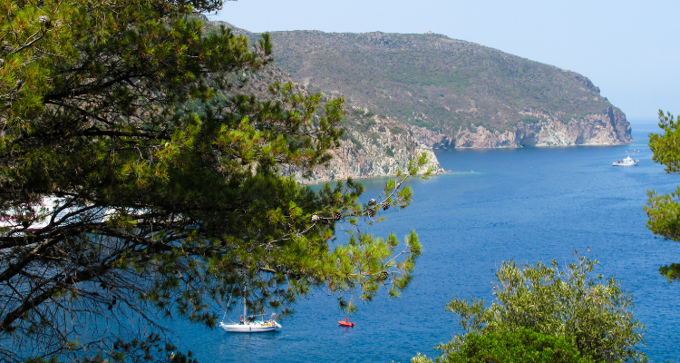 Femmes des îles en Méditerranée