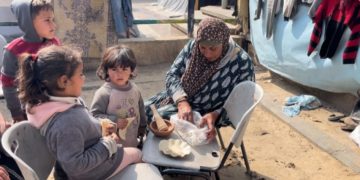 Gaza : Des femmes qui tentent de survivre sous les bombardements