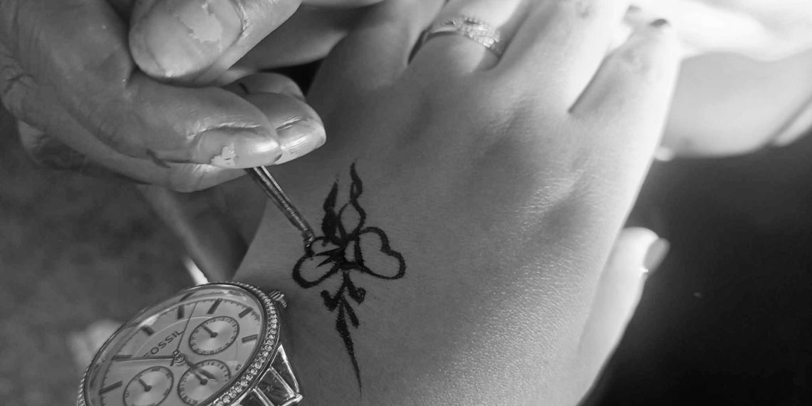 عاملات نقش الحرقوس في تونس:  “نعيش في مجتمع لا يرانا ولا يشعر بنا”