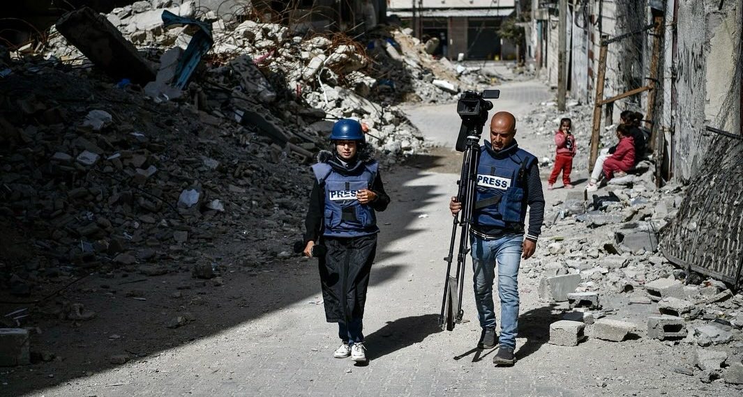 Gaza : Combien de journalistes doivent être tué.e.s avant que le monde réagisse ?