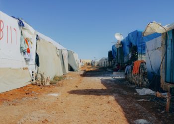 ابتزاز النساء في مخيمات غزة: تصاعد العنف القائم على النوع الاجتماعي