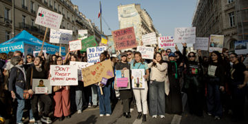 Retour en images sur le 8 mars à Paris : « Féministes tant qu’il le faudra »