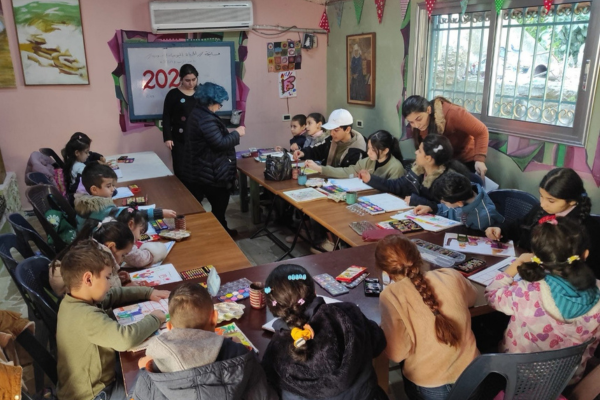 هيام في إحدى الورش المخصصة للأطفال