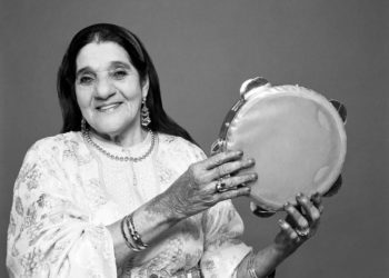 Vingt ans après sa disparition, un hommage à la star algérienne du raï Cheikha Rimitti à Paris