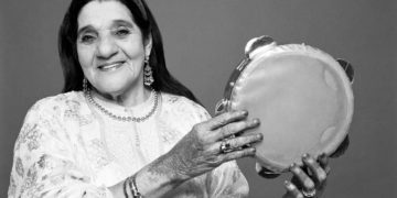 Vingt ans après sa disparition, un hommage à la star algérienne du raï Cheikha Rimitti à Paris