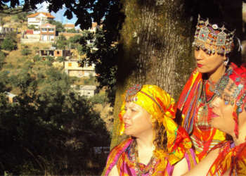 Le trio TighriUzar, « la voix des racines » : les soeurs Ammour gardiennes d’un matrimoine kabyle