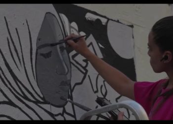 باولا دلفين فنانة مكسيكية ترسم نساء لبنان على الجدران
