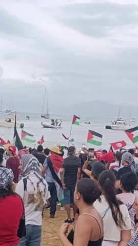 ميناء سيدي بوسعيد

على امتداد الكورنيش المجاور للميناء، تلاصق المودّعون/ت، وعائلات كاملة  أتت من مناطق بعيدة