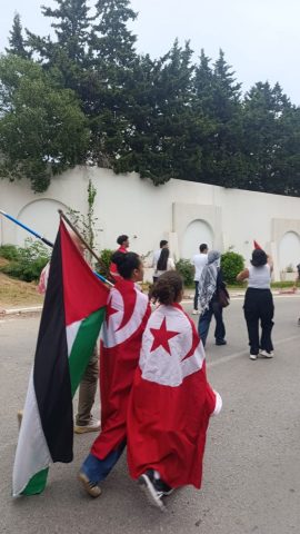 ميناء سيدي بوسعيد

على امتداد الكورنيش المجاور للميناء، تلاصق المودّعون/ت، وعائلات كاملة  أتت من مناطق بعيدة